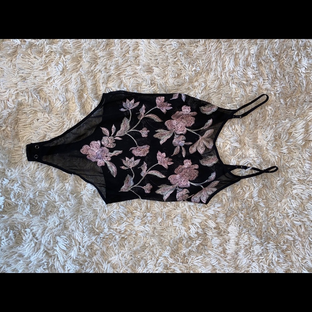 Black lace and floral bodysuit - Picture 1 of 3